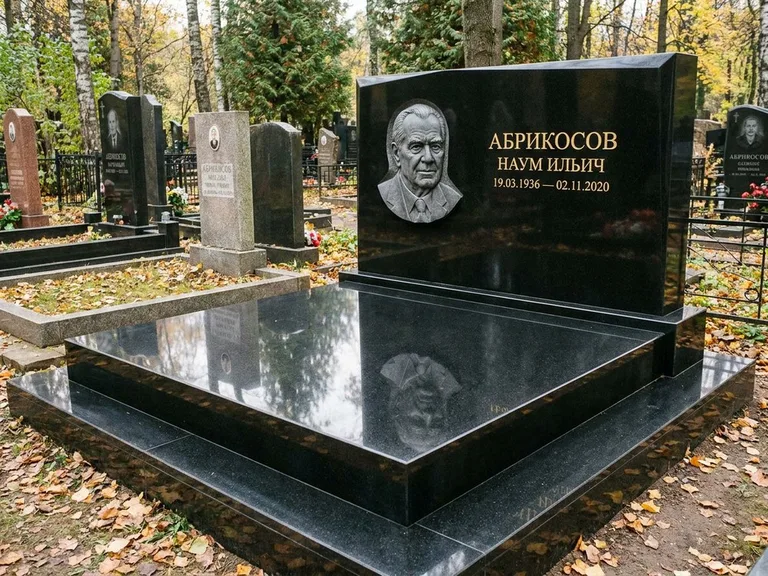 Памятник с барельефом — выполненная работа 37 в Южно-Сахалинске