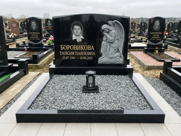 Памятник с барельефом — выполненная работа 38 в Южно-Сахалинске