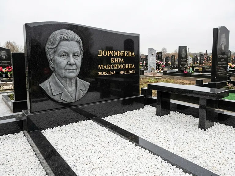 Памятник с барельефом — выполненная работа 41 в Южно-Сахалинске