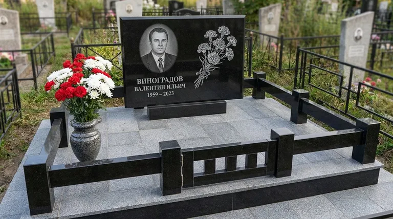 Памятник с гравировкой гвоздик — выполненная работа «Виноградов» в Южно-Сахалинске