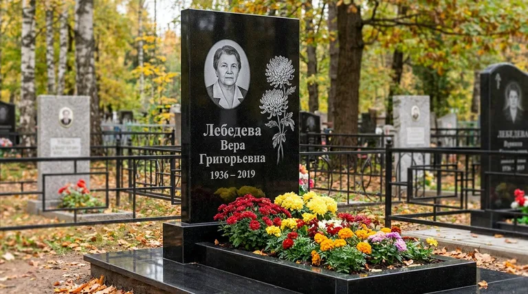 Памятник с гравировкой хризантем — выполненная работа «Лебедева» в Южно-Сахалинске
