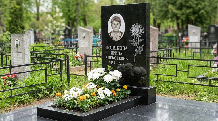 Памятник с гравировкой хризантем — выполненная работа «Полякова» в Южно-Сахалинске