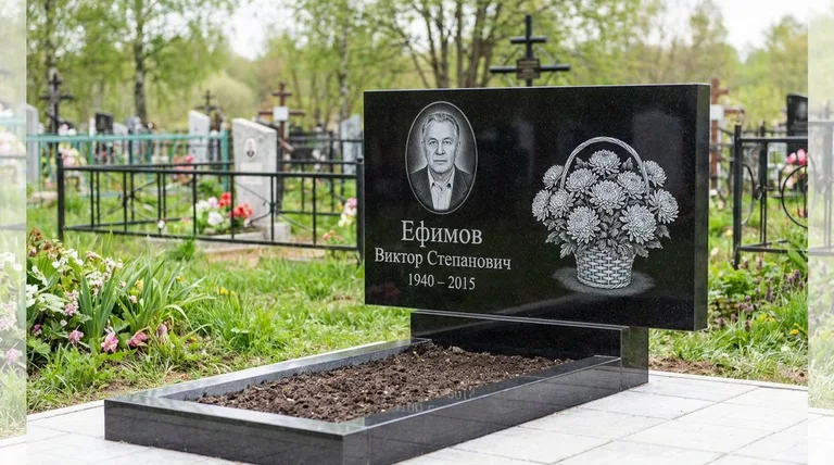 Памятник с гравировкой хризантем — выполненная работа «Ефимов» в Южно-Сахалинске