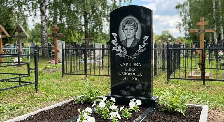 Памятник с гравировкой калл — выполненная работа «Карпова» в Южно-Сахалинске