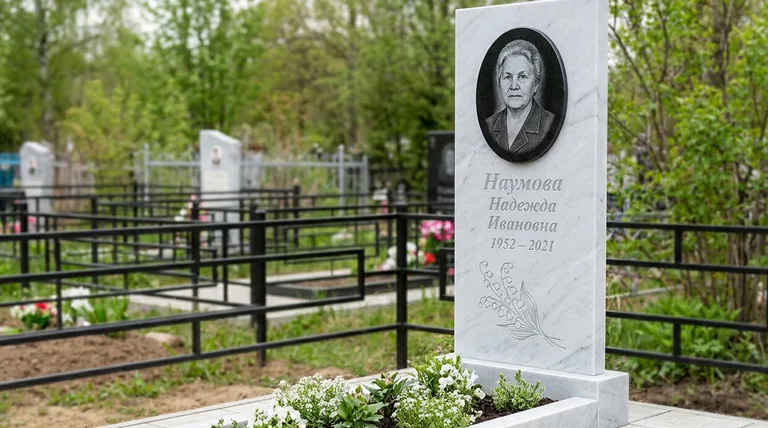 Памятник с гравировкой ландышей — выполненная работа «Наумова» в Южно-Сахалинске