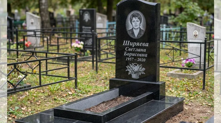 Памятник с гравировкой ландышей — выполненная работа «Ширяева» в Южно-Сахалинске