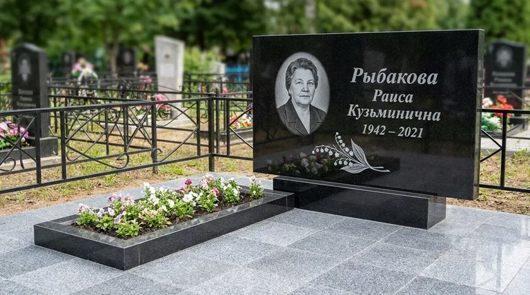 Памятник с гравировкой ландышей — выполненная работа «Рыбакова» в Южно-Сахалинске