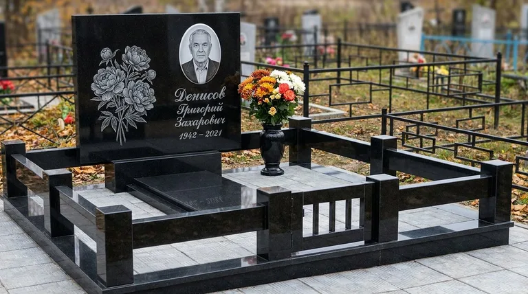 Памятник с гравировкой пионов — выполненная работа «Денисов» в Южно-Сахалинске