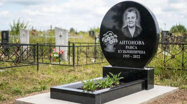 Памятник с гравировкой ромашек — выполненная работа «Антонова» в Южно-Сахалинске