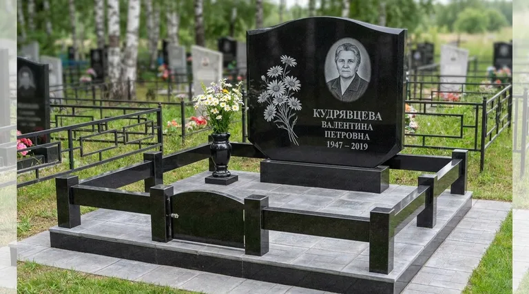 Памятник с гравировкой ромашек — выполненная работа «Кудрявцева» в Южно-Сахалинске