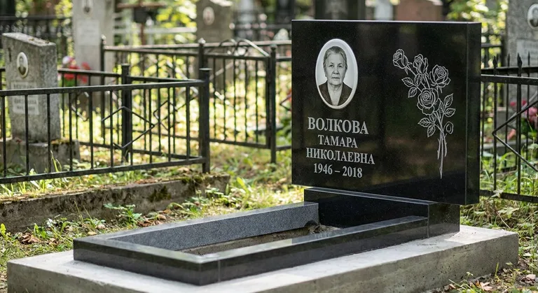 Памятник с гравировкой роз — выполненная работа «Волкова» в Южно-Сахалинске