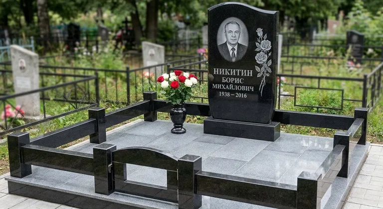 Памятник с гравировкой роз — выполненная работа «Никитин» в Южно-Сахалинске