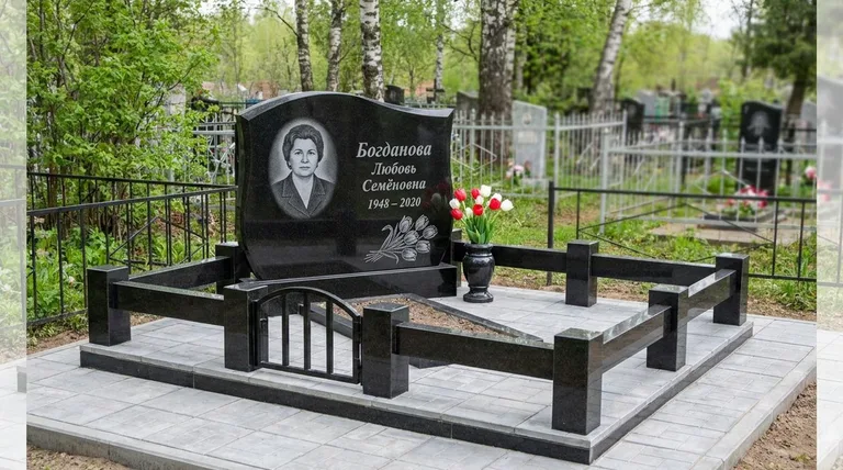 Памятник с гравировкой тюльпанов — выполненная работа «Богданова» в Южно-Сахалинске