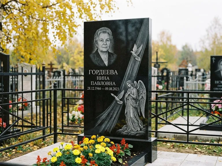 Памятник с гравировкой ангела — гравировка ангела с голубем по диагонали стелы, работа «Гордеева» в Южно-Сахалинске