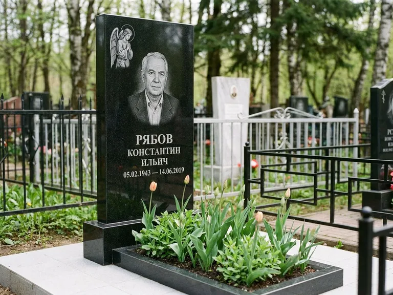 Памятник с гравировкой ангела — гравировка ангела с крестом рядом с эпитафией, работа «Фаддеев» в Южно-Сахалинске