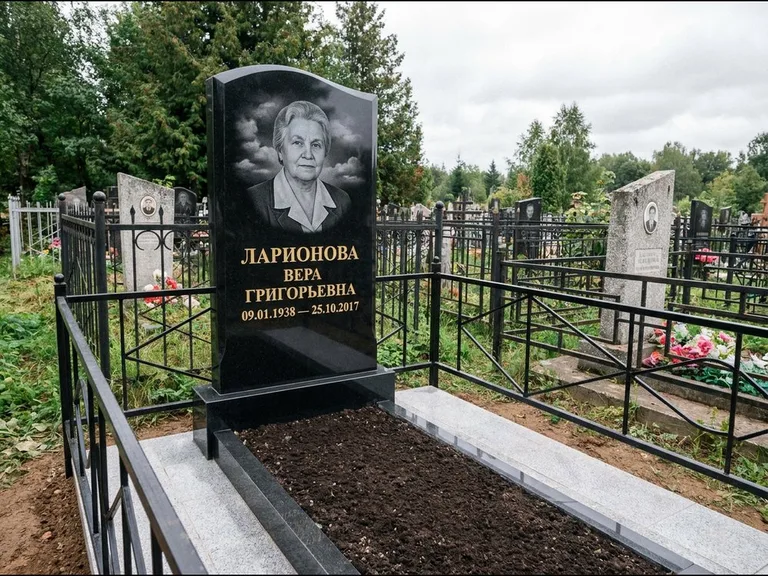 Гравировка портрета на чёрном граните — выполненная работа 16 в Южно-Сахалинске