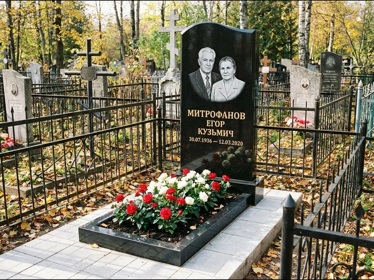 Гравировка портрета на чёрном граните — выполненная работа 17 в Южно-Сахалинске