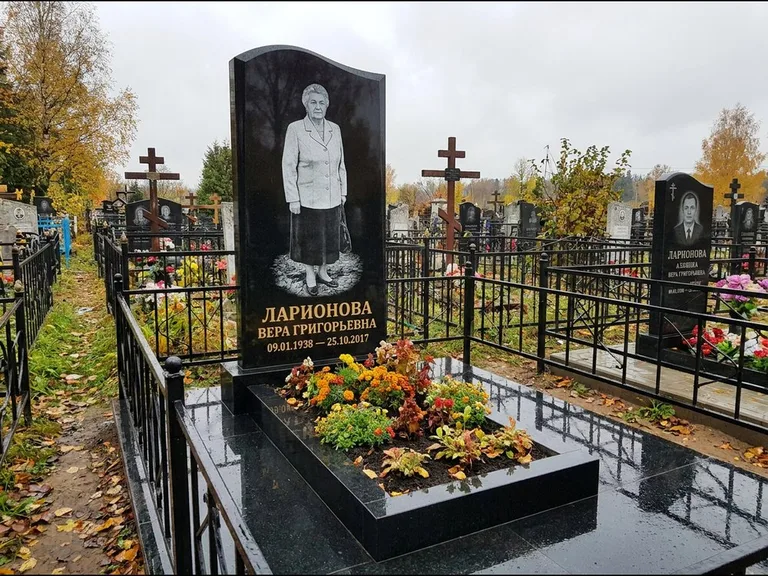 Гравировка портрета на чёрном граните — выполненная работа 4 в Южно-Сахалинске