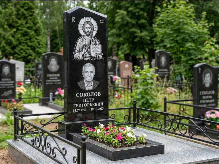 Памятник с гравировкой иконы — образ Николая Чудотворца, работа «Мельникова» в Южно-Сахалинске