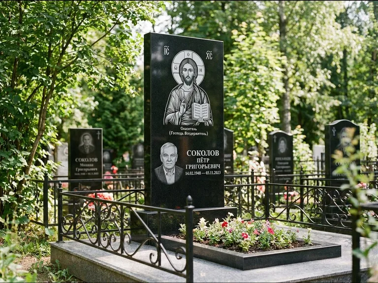 Памятник с гравировкой иконы — икона Спаса Вседержителя над именем усопшего, работа «Воронцова» в Южно-Сахалинске