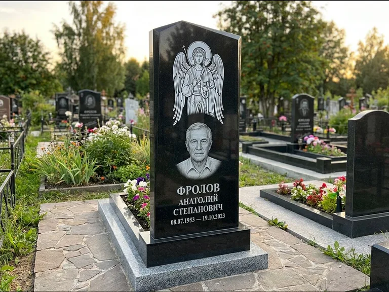 Памятник с гравировкой иконы — Владимирская икона Божией Матери с Младенцем, работа «Мельникова» в Южно-Сахалинске