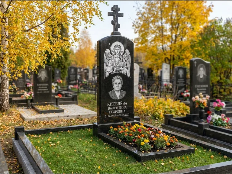 Памятник с гравировкой иконы — образ в полный рост на обороте стелы, работа «Гущин» в Южно-Сахалинске