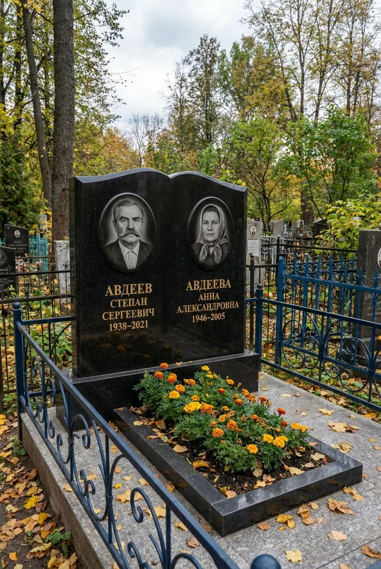 Аллея на Восточном кладбище в Екатеринбурге
