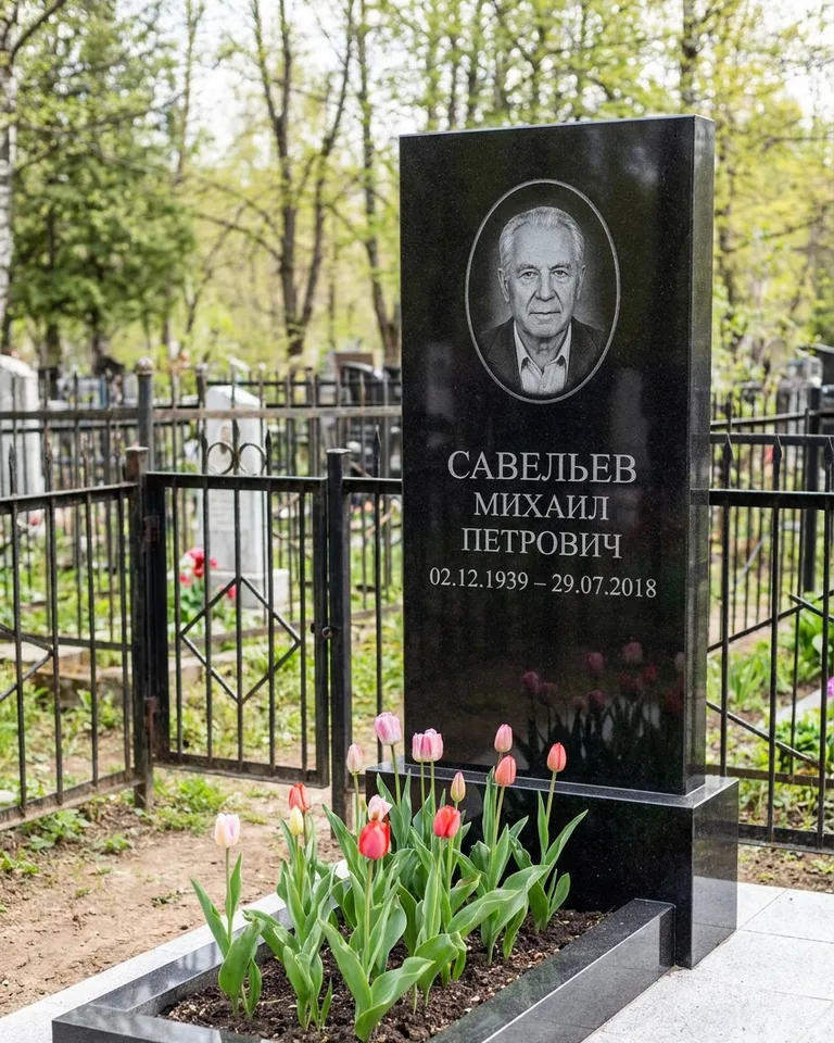 Горизонтальный памятник под ключ на гранитном основании в Южно-Сахалинске