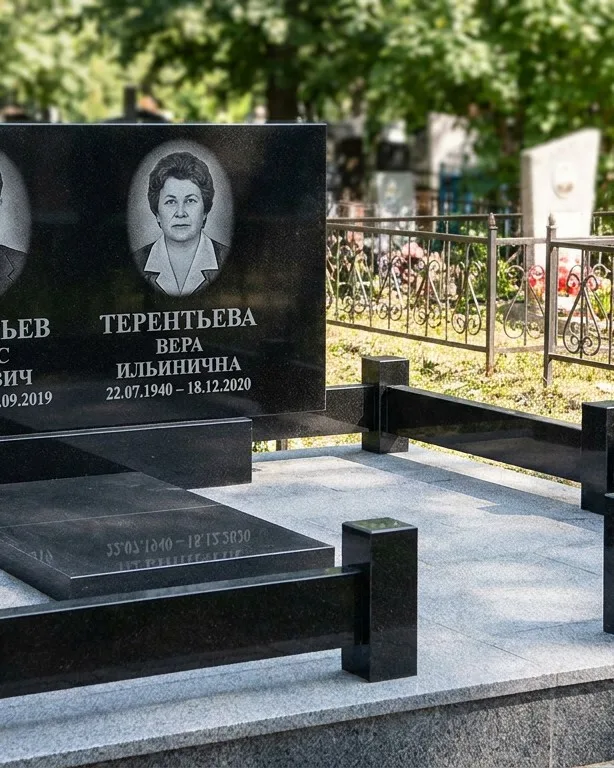 Премиум памятник под ключ с золочёной гравировкой в Южно-Сахалинске