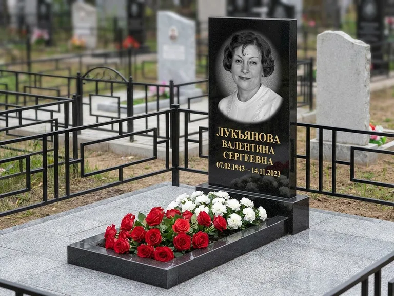 Портрет на памятнике в Южно-Сахалинске — Ч/б портрет → гравировка на стандартном комплексе