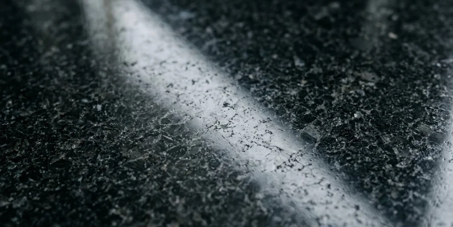 chernyy-granit-gabbro-diabaz-tekstura