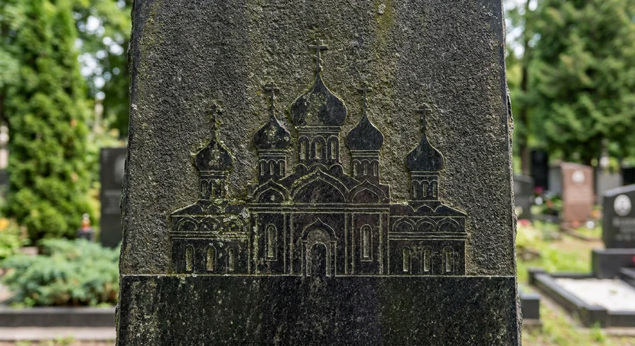 05-hram-s-kupolami-gravirovka.png