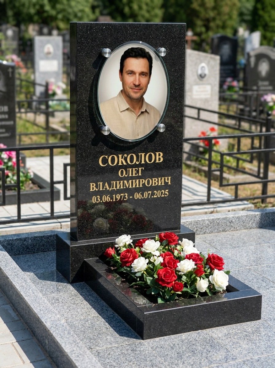 Портрет на памятнике в Южно-Сахалинске — Овал на стекле — на держателях над камнем