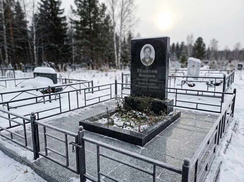 Благоустройство могилы в Южно-Сахалинске — пример 4